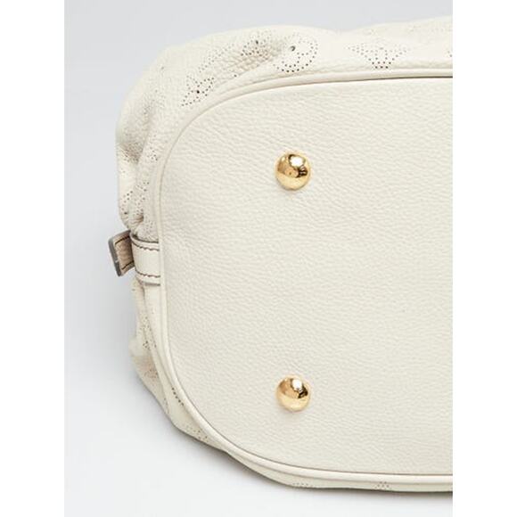 Louis Vuitton White Monogram Mahina Leather XL Bag - Picture 4 of 11